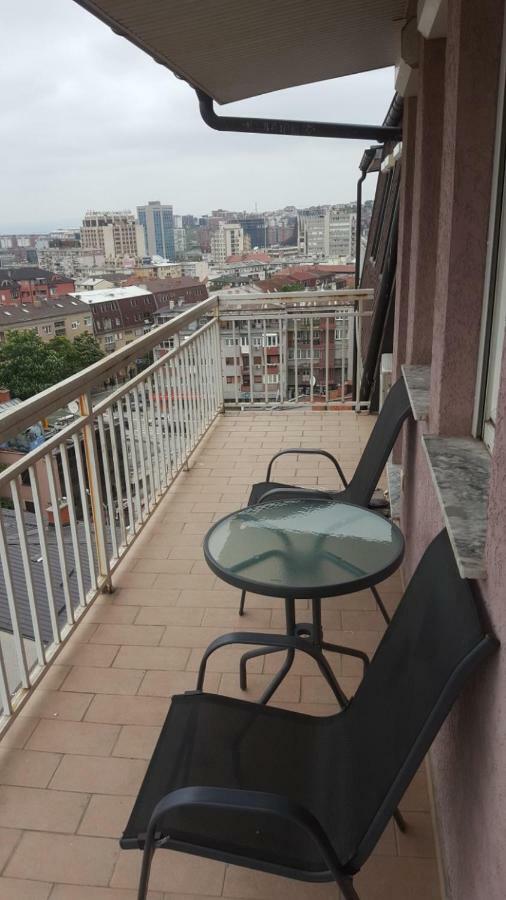 Appartement Welcoming In Prishtina à Pristina Extérieur photo